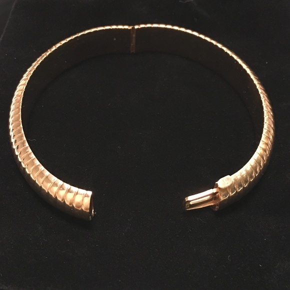 TIFFANY & CO. Rare Vintage 14k Yellow Gold Hinged Bangle Bracelet - Picture 3 of 16
